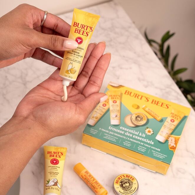 Essential Burt's Bees Kit Lz
